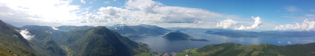 Hiking to Melderskin, 1426 meters above Hardangerfjorden